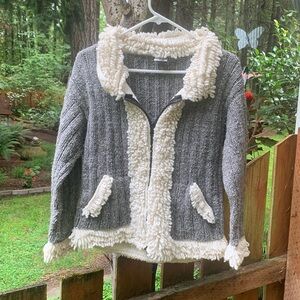 Embaya Arts Women’s Ecuadorian Zip Down Sweater